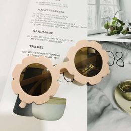 Okulary przeciwsłoneczne Nowe urocze szklanki dla dzieci Seria kolorów Baby L2405