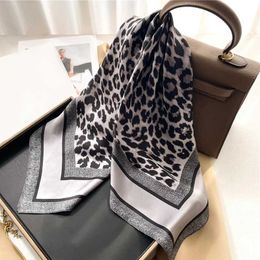 Bandanas Durag Luxury Brand Leopard Print Square Scarf Womens Imitation Silk Scarf Casual Versatile Decoration Small Neck Scarf J240516