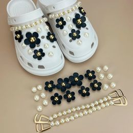 Luxurious Pearls Black Flowers Hole Shoes Sandals Charms Decoration Sets For Girls Women Applique Metal Toe Accessories 240517