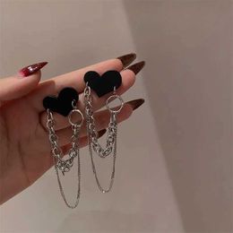 Dangle Chandelier Hip Hop Black Heart Tassel Chain Earrings Suitable for Women South Korea Brincos 2024 Womens Jewelry Street Clothing Fashion Wholesale d240516
