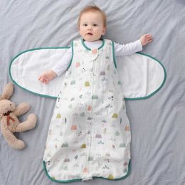 Sleeping Bags Newborn Sleeping Bag Spring Fox Dinosaur Print Anti-Startle Detachable Stitch Baby Swaddling Cotton 0-24M Baby Vest Sleeping Bag Y240517