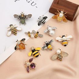Brooches Cute Bee Brooch Insect Series Animal Cartoon Pearl Corsage Alloy Ladies Clothing Accessories