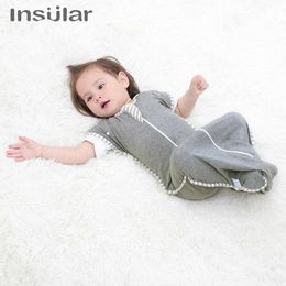 Sleeping Bags Anti Startle Baby Wrap Swaddling Towel Extendable Sleeves Arms-Up Cocoon Sleeping Bag Newborn Stroller Cotton Blanket Swaddle Y240517