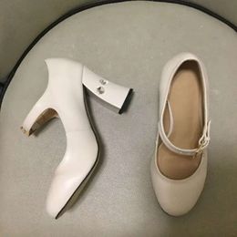Ladies Cowskin 2024 in pelle Chuncky da 8,5 cm con tacchi alti scarpe da sole Spring autunno mary jane sandali con fibbia Diamond rotonda di.