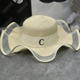 Hats Woman Designer Straw Hat Net Luxury Beach Hat Lotus Leaf Wide Brim Bucket Safari Outdoor Fitted Hat Classic Letters Sun Visor Buck