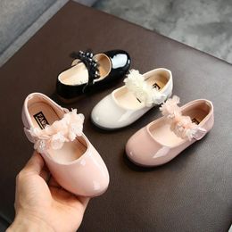 Flickor Walking Shoes Kids Pu Leather Big Flower Princess Party Wedding Child Dance Antisp Casual Sneaker 240516