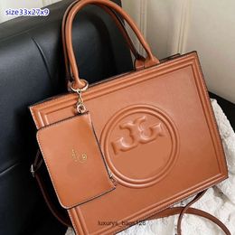 Luxury Designer Handbag For Men And Women High Quality Diagonal Bag Embossed Chain Underarm Bag Light Luxury Tote Bag Large Capacity Shopping Bag Z3PO