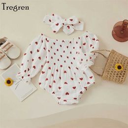 Rompers Tregren Baby Girl Valentines Day Bodysuit Heart shaped Printed Long sleeved Boat Neck Bodysuit Spring and Autumn Headband Tight Fit d240516