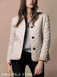 Classic Designer Womens Cotton Down Jackets Black Pink Fashion Ski Warm Casual Slim British Style Plaid Quilting Padded Parkas Clo7023256