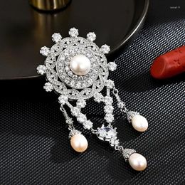 Brooches Luxury Design Micro-inlaid Zircon For Women Retro Elegant Fresh Water Pearl Tassel Classic Corsage Coat Accessories Pin
