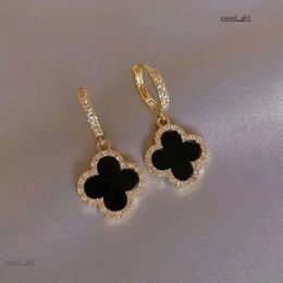 Four Leaf Clover Fashion Versatile Designer Earrings for Women's Advanced Classic Small Fragrance Style Earrings New Earrings 18k Gold Light Luxury Earrings33