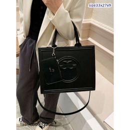 Luxury Designer Handbag For Men And Women High Quality Diagonal Bag Embossed Chain Underarm Bag Light Luxury Tote Bag Large Capacity Shopping Bag BAAU