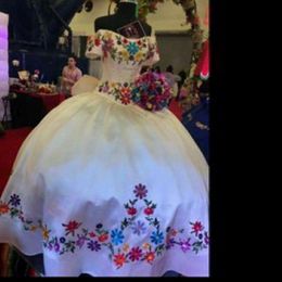 White Embroidered Quinceanera Dress Mexican Theme Vestidos De Novia Off The Shoulder Sweet 15 Dress Prom Ball Gowns 292F