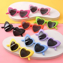 Crianças de coração desenho animado Eyewear vintage em forma de coração para meninos meninas de 3 a 9 anos de idade, óculos de sol para crianças ao ar livre L2405