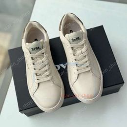 coachella British Style Thick Soled Mid Heel C Family Shoes New Lace Up Sports Womens Casual Versatile Colour Blocking Flat Designer 7450