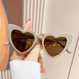 New Children's Large Frame Heart Sunglasses Girl Brand Designer Fashion Sun Glasses Children Travel Eyewear UV400 Oculos De Sol