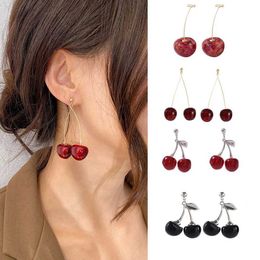 Dangle Chandelier New Fashion Red Cherry Drop Earrings Sweet Fruit Long Crystal Earrings Womens Gift Jewelry Tassel Pendant Accessories d240516