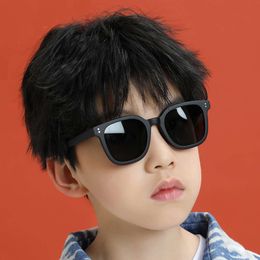 Dziecięcy kwadratowe okulary przeciwsłoneczne Designer Mash Modna okulary przeciwsłoneczne Boys Outdoor Shading Eyewear Uv400 Gafas de Sol L2405
