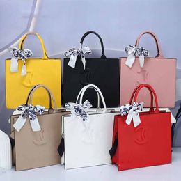 Totes Designer bag Woman Luxury Handbag Fitness Canvas Crossbody Shopping Women Handheld Beach Fashion Famous Outdoor Shoulder Fashion Flap purse