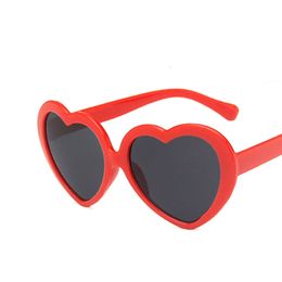 2023 Fashion Heart Shaped Sunglasses for Children Black Red Small Frame Sun Glasses Vintage Boys Girls Kids Child Oculos De Sol