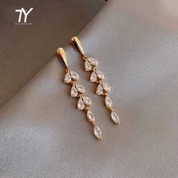 Dangle Chandelier Sparkling zircon tassel leaf shaped gold earrings suitable for womens new fashion Jewellery d240516