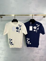 Summer new knitted top with three-dimensional flowers, simple yet sophisticated