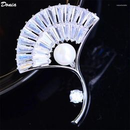 Brooches Donia Jewellery Ginkgo Biloba Zircon Brooch Shell Pearl High-grade Pin Female Fashion Temperament Corsage Coat Accessories