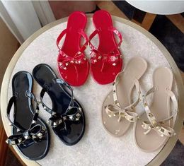 Luxury Summer Women Beach Shoes Classic Quality Studded Ladies Cool Bow Knot Flat Slipper Female Rivet Jelly Sandals Shoes Flip Flops Beach Size 35-41