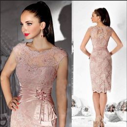 Blush Pink Sheath Lace Mother of the Bride Dresses Knee Length Beaded Sash Scoop Neckline Cap Sleeve Short Sheer Formal Evening Gowns M 259z
