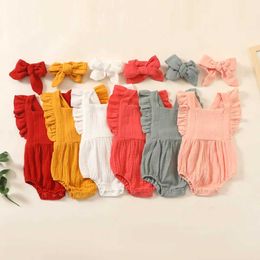 Rompers Summer newborn baby jumpsuit+headband fine grain sleeveless jumpsuit childrens one-piece fashionable baby clothing d240516