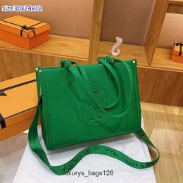 Luxury Designer Handbag For Men And Women High Quality Diagonal Bag Embossed Chain Underarm Bag Light Luxury Tote Bag Large Capacity Shopping Bag XVPT