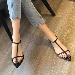 Casual Shoes 2024 Women Flat Sandals Pointed Toe Narrow Band Designer Ankle Buckle Strap Clip Roman Style Ladies