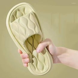 Slippers Woman Fashion Thick Flat Bottom Bathroom Home Soft Sole EVA Indoor Summer Mens Sandals Non Slip Flip Flops Striated