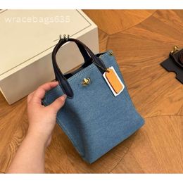 bucket Bag Designer Small Shoulder Crossbody Messenger Bags willow bags Travel Pocket With Long leather Belt Purses French fries bag 2024