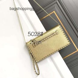 Event Style Small Square Stud Rivet Vallenteno Womens Designer 2024 Cowhide Bag Lady Bags Crossbody Purse Rock Letter Chain Trendy Vo Locoo R3EE