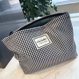 Cosmetic Bags Fashionable Black And White Series Makeup Bag Handbag Simple Casual Trend Solid Color Plaid Cotton Cloth