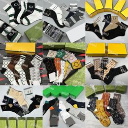 New Mens Crew Sock Designer Sport Breathable Long Sock Fashion Letter knit Socks 5pairs/Lot