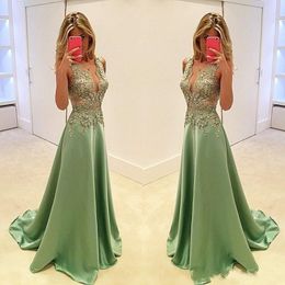 2020 Sexy Elegant Olive Green Evening Dresses Wear V Neck Satin Lace Appliques Beading Sleeveless Prom Gowns Plus Size Formal Party Dre 240T