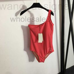 Women's Swimwear designer 2024 New South Oil Hot Double G Letter Printed One Shoulder Piece Swimsuit (with Chest Pads) MD0F UQF8