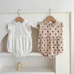 Rompers Cute dot baby clothing lace neckline baby jumpsuit white cotton sleeveless baby jumpsuit 0-24M d240516