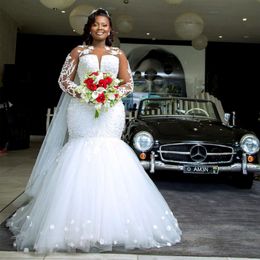 2021 Vestidos de noiva de sereia africana de luxo Apliques de manga longa Lace Pearls Minchas Flores de Bridal Floral Vestidos Florais V de Novia 282J