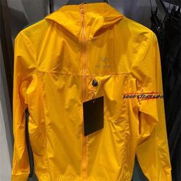 ARC Waterproof Coat Windproof Jacket Heopquamish Lightweight Hooded Leather Jacket for Men and Women, with a Charging Wind Case and Upf Resistant Design FPDJ