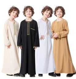 Uomini musulmani Bambino abito lungo thobe per qamis enfant boy s vestiti jubah musulmano comodo e traspirante2997173