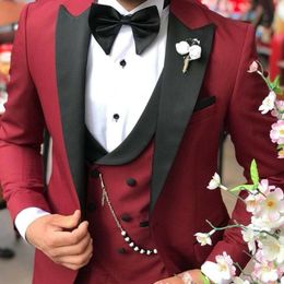 2021 Classy Burgundy Wedding Tuxedos Mens Suits Slim Fit Peaked Lapel Prom BestMan Groomsmen Blazer Designs Three Piece Set Jacket Pant 223J