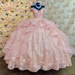 Ljusrosa prinsessan quinceanera klänningar 3d blommor spets applikationer ruffle boll klänning födelsedag klänning tyll snörning söt 16 klänningar vestidos de 15