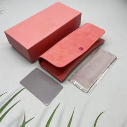 Fashion Brand Exquisite Glasses Case High Quality Case Sunglasses Case with Bag Card Clean cloth 240517