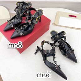 Designer Vt High Heel Luxury Sandals Pumps Dress Shoes Ankle Strap Roman Stud Black Nude Sliver Leather Studded Spikes Slingback Heels 35-42 with Box valentine 4L8G