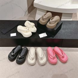 2024 summer Designer Flatform thong Sandals Vintage Women Platform Slippers interlocking C rubber wedge Slides Thick Bottom Flip Flops Beach Summer Slide