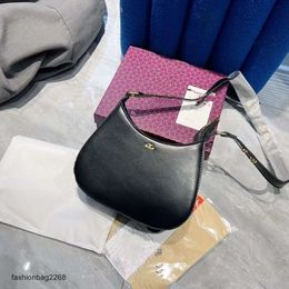 Luxury Designer Handbag For Men And Women High Quality Diagonal Bag Embossed Chain Underarm Bag Light Luxury Tote Bag Large Capacity Shopping Bag YRTQ
