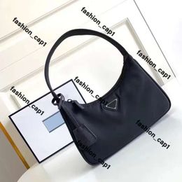 Parada Bag Designer Hobo Shoulder Cleo Bag Wallet Luxurys Pra Triangle Underarm Bag Purse Leather Women Totes Cross Body Handbags Lady Chain Bag Prdada Parda Bags 510